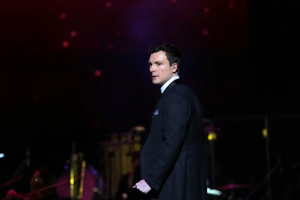 Nigel Huckle performing in Manila in 2024